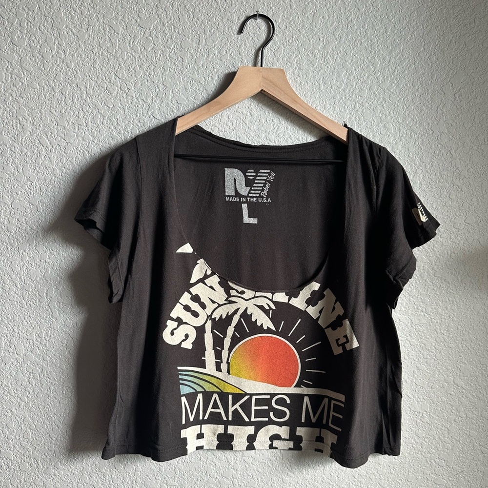 🖤Rebel Yell Sunshine Makes Me High Black Graphic Crop Tee